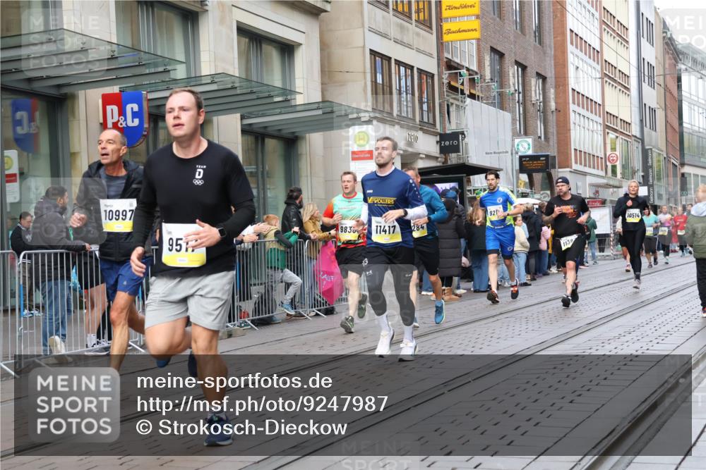 05.10.2025 - 20. swb-Marathon Bremen Strokosch-Dieckow http://msf.ph/oto/9247987 05.10.2025 10:52:29 Ziel 9187, 9209, 9214, 9284, 9501, 9517, 9581, 9830, 9918, 9985, 10064, 10308, 10309, 10514, 10548, 10779, 10833, 10955, 10997, 11012, 11382, 11417, 11450, 11587, 11722, 9187, 9209, 9214, 9284, 9501, 9517, 9581, 9830, 9918, 9985, 10064, 10308, 10309, 10514, 10548, 10779, 10833, 10955, 10997, 11012, 11382, 11417, 11450, 11587, 11722 meine-sportfotos.de