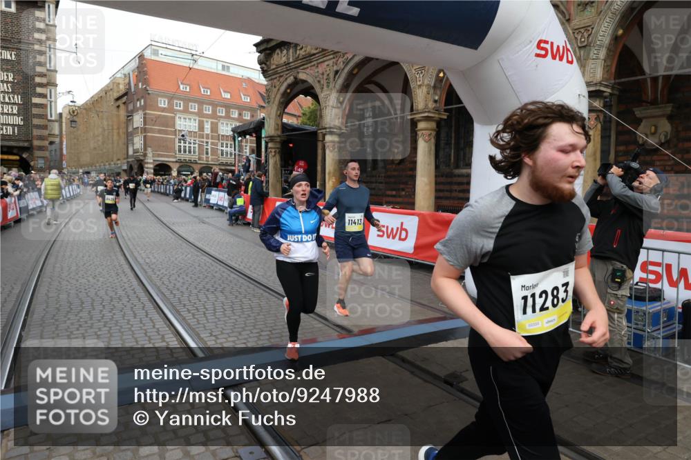 05.10.2025 - 20. swb-Marathon Bremen Yannick Fuchs http://msf.ph/oto/9247988 05.10.2025 10:52:41 Ziel 8888, 9439, 9903, 10241, 10327, 10388, 10548, 10608, 11283, 11387, 11413 meine-sportfotos.de