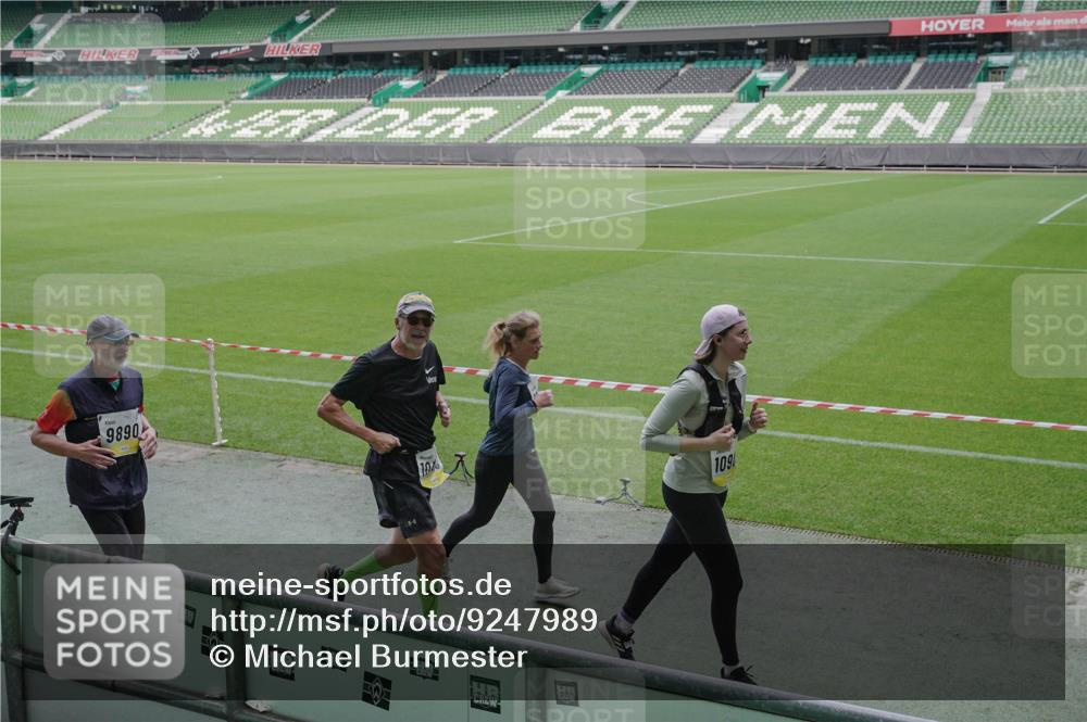 05.10.2025 - 20. swb-Marathon Bremen Michael Burmester http://msf.ph/oto/9247989 05.10.2025 10:38:57 Laufen im Stadion 7199, 7788, 8123, 9182, 9184, 9229, 9235, 9269, 9300, 9322, 9324, 9331, 9335, 9379, 9394, 9398, 9409, 9432, 9498, 9628, 9660, 9668, 9707, 9750, 9752, 9765, 9771, 9782, 9850, 9890, 9915, 9927, 9940, 9978, 9998, 10106, 10142, 10167, 10205, 10213, 10255, 10258, 10297, 10371, 10404, 10405, 10439, 10446, 10478, 10483, 10498, 10511, 10529, 10530, 10551, 10557, 10623, 10734, 10803, 10804, 10853, 9189, 9210, 9468, 9486, 9813, 9858, 10033, 10056, 10098 meine-sportfotos.de