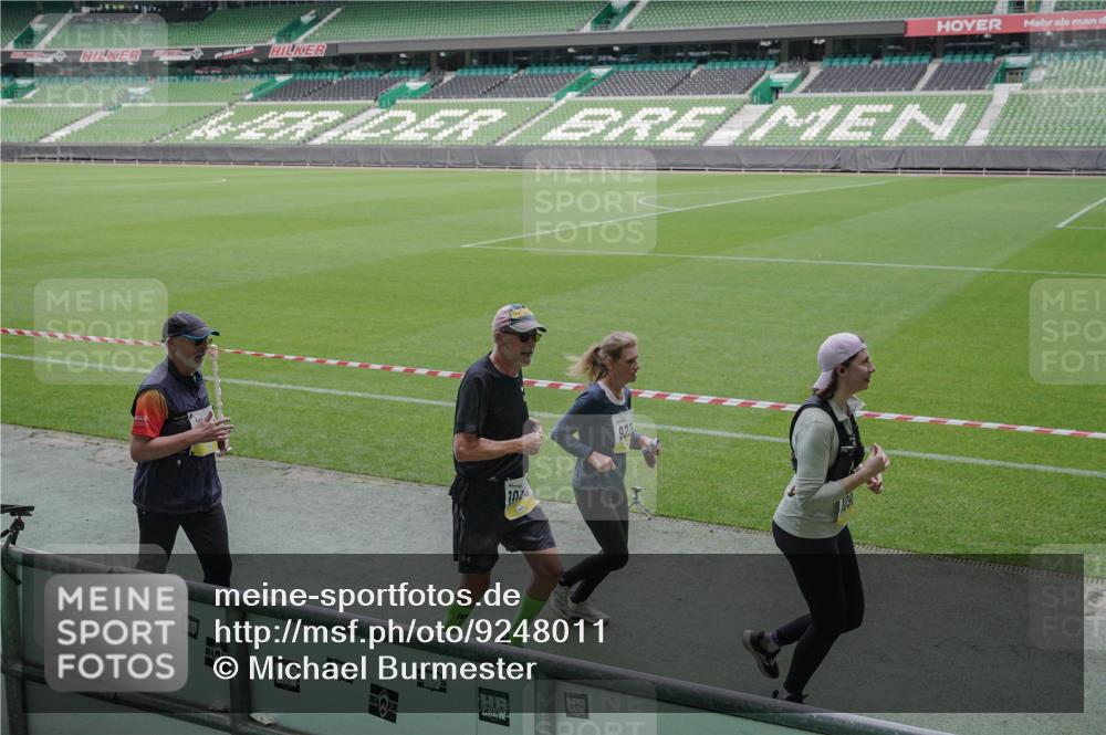 05.10.2025 - 20. swb-Marathon Bremen Michael Burmester http://msf.ph/oto/9248011 05.10.2025 10:38:58 Laufen im Stadion 7199, 7788, 8123, 9182, 9184, 9229, 9235, 9269, 9300, 9322, 9324, 9331, 9335, 9379, 9394, 9398, 9409, 9628, 9660, 9668, 9707, 9750, 9752, 9765, 9771, 9782, 9850, 9890, 9915, 9927, 9940, 9978, 9998, 10106, 10142, 10167, 10205, 10213, 10255, 10258, 10297, 10371, 10404, 10405, 10439, 10446, 10478, 10483, 10498, 10511, 10529, 10530, 10551, 10557, 10623, 10734, 10803, 10804, 10853, 9189, 9210, 9468, 9486, 9813, 9858, 10033, 10056, 10098 meine-sportfotos.de