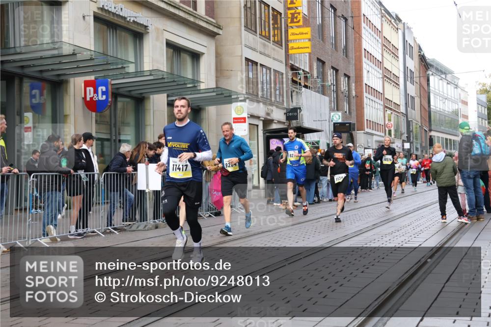 05.10.2025 - 20. swb-Marathon Bremen Strokosch-Dieckow http://msf.ph/oto/9248013 05.10.2025 10:52:30 Ziel 9187, 9209, 9214, 9284, 9501, 9517, 9581, 9830, 9918, 9985, 10064, 10308, 10309, 10514, 10548, 10779, 10833, 10955, 10997, 11012, 11382, 11398, 11417, 11450, 11587, 11722, 9187, 9209, 9214, 9284, 9501, 9517, 9581, 9830, 9918, 9985, 10064, 10308, 10309, 10514, 10548, 10779, 10833, 10955, 10997, 11012, 11382, 11398, 11417, 11450, 11587, 11722 meine-sportfotos.de