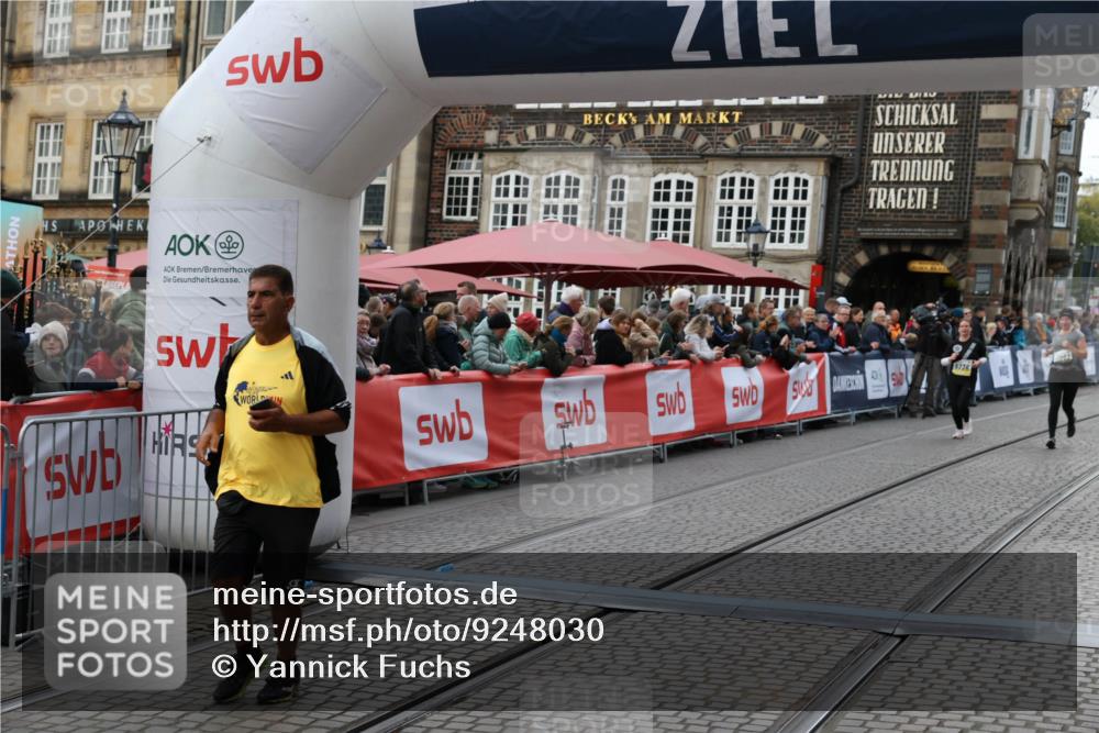 05.10.2025 - 20. swb-Marathon Bremen Yannick Fuchs http://msf.ph/oto/9248030 05.10.2025 11:12:33 Ziel 9373, 9374, 10899, 11535 meine-sportfotos.de