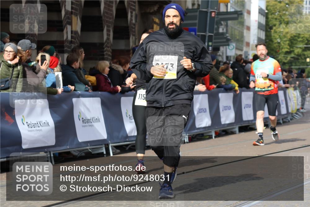 05.10.2025 - 20. swb-Marathon Bremen Strokosch-Dieckow http://msf.ph/oto/9248031 05.10.2025 10:59:45 Ziel 9378, 9473, 9673, 10420, 11582, 11720 meine-sportfotos.de