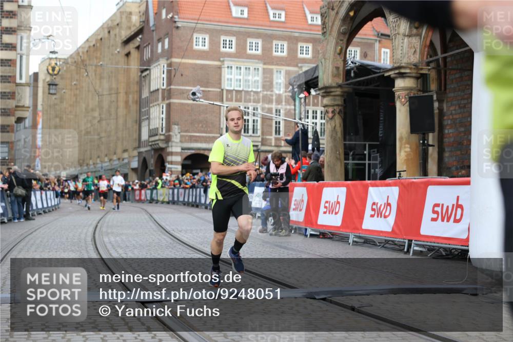 05.10.2025 - 20. swb-Marathon Bremen Yannick Fuchs http://msf.ph/oto/9248051 05.10.2025 10:43:54 Ziel 9270, 10559 meine-sportfotos.de