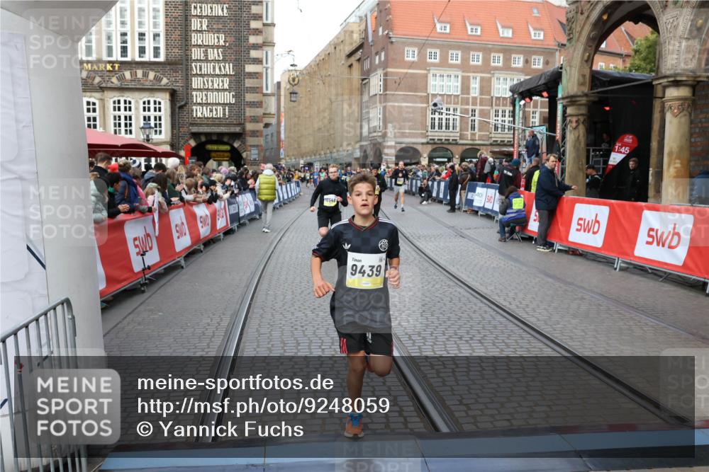 05.10.2025 - 20. swb-Marathon Bremen Yannick Fuchs http://msf.ph/oto/9248059 05.10.2025 10:52:43 Ziel 8888, 9209, 9439, 9903, 10327, 10388, 10548, 10608, 11283, 11387, 11413 meine-sportfotos.de
