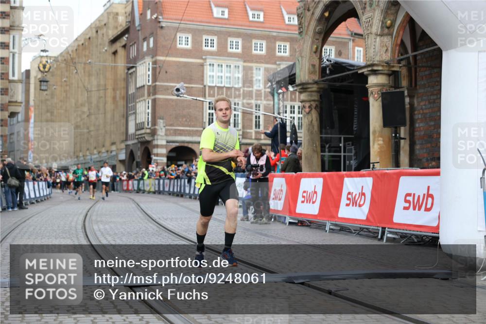 05.10.2025 - 20. swb-Marathon Bremen Yannick Fuchs http://msf.ph/oto/9248061 05.10.2025 10:43:54 Ziel 9270, 10559 meine-sportfotos.de