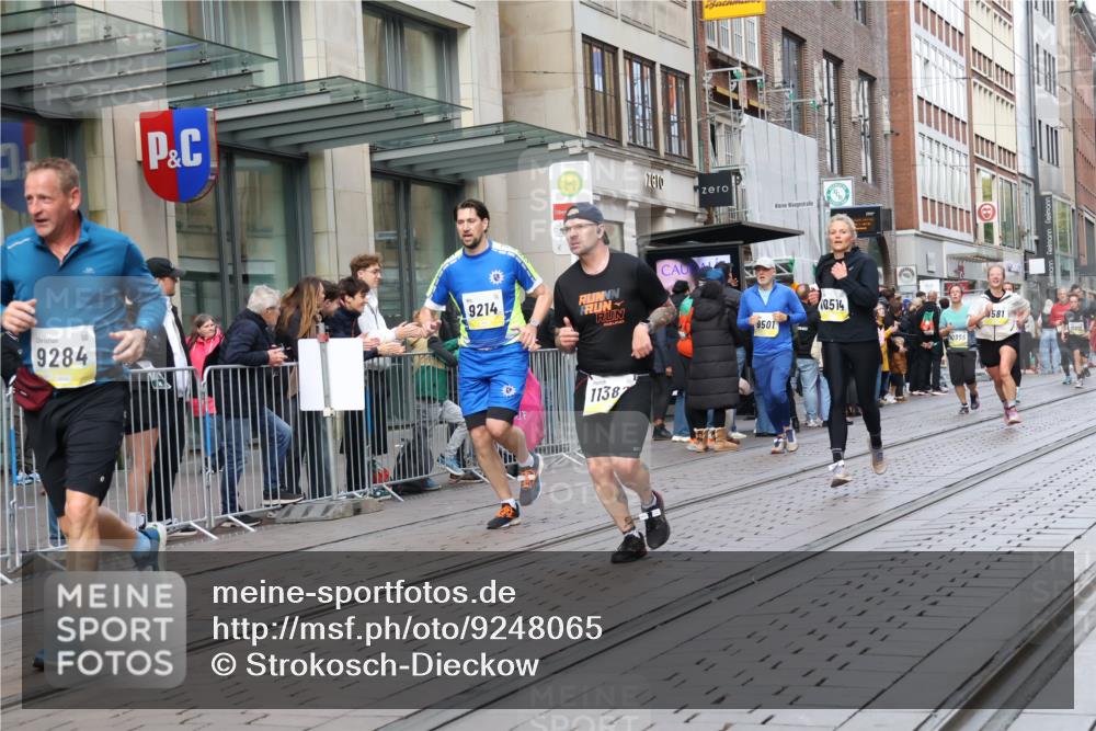 05.10.2025 - 20. swb-Marathon Bremen Strokosch-Dieckow http://msf.ph/oto/9248065 05.10.2025 10:52:32 Ziel 9187, 9209, 9214, 9284, 9501, 9517, 9581, 9650, 9830, 9918, 9985, 10064, 10308, 10309, 10514, 10539, 10779, 10833, 10955, 10997, 11012, 11259, 11382, 11398, 11411, 11417, 11450, 11587, 11722, 9187, 9209, 9214, 9284, 9501, 9517, 9581, 9650, 9830, 9918, 9985, 10064, 10308, 10309, 10514, 10539, 10779, 10833, 10955, 10997, 11012, 11382, 11398, 11417, 11450, 11587, 11722 meine-sportfotos.de