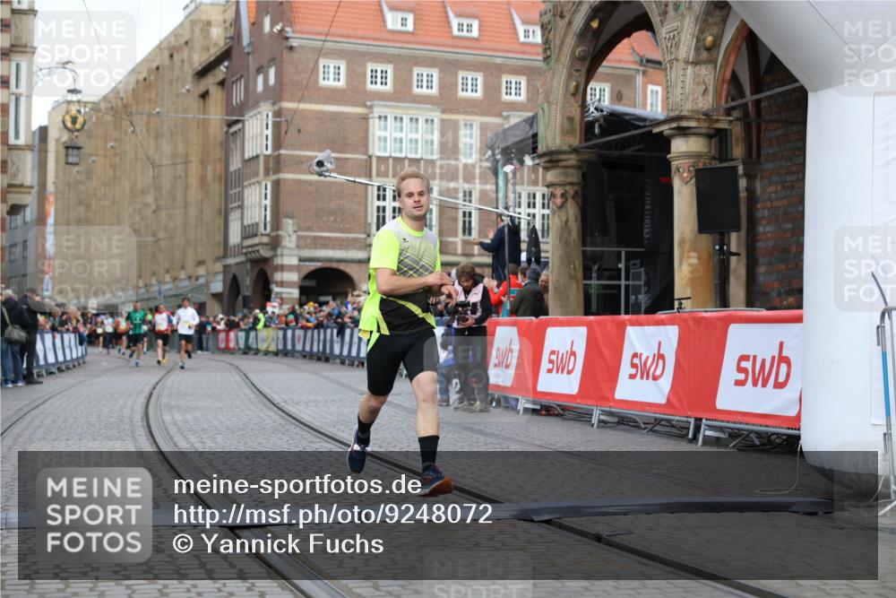 05.10.2025 - 20. swb-Marathon Bremen Yannick Fuchs http://msf.ph/oto/9248072 05.10.2025 10:43:54 Ziel 9270, 10559 meine-sportfotos.de