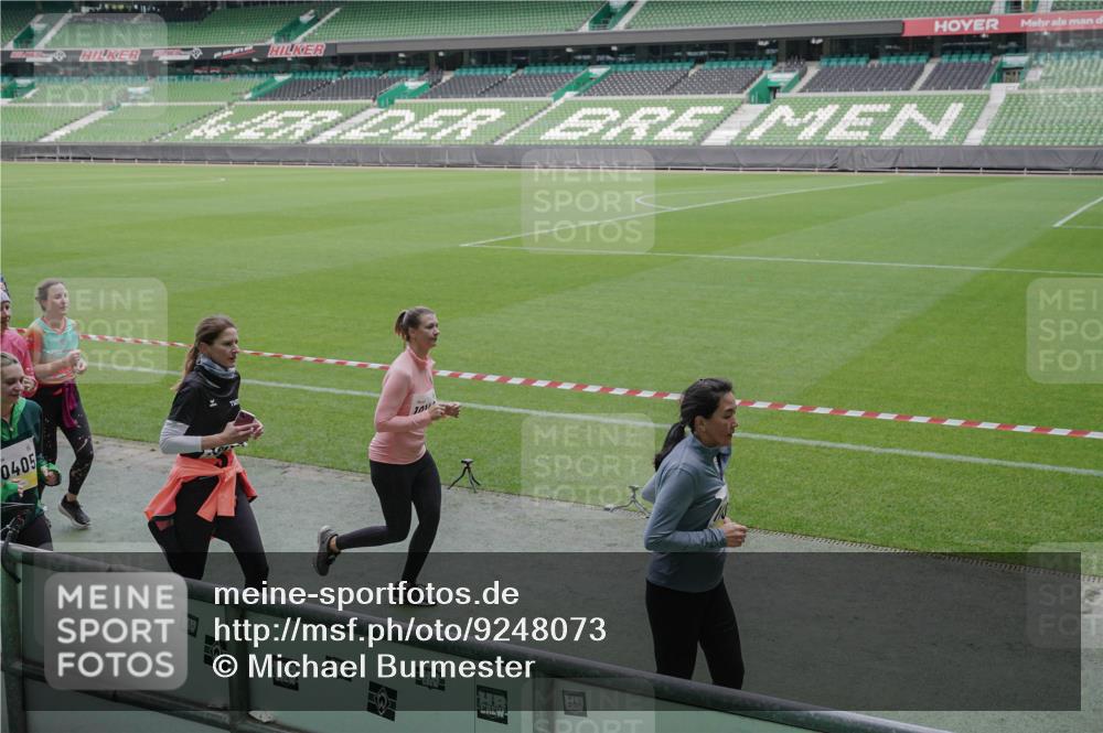 05.10.2025 - 20. swb-Marathon Bremen Michael Burmester http://msf.ph/oto/9248073 05.10.2025 10:39:00 Laufen im Stadion 7199, 7788, 8123, 9182, 9184, 9229, 9235, 9269, 9300, 9322, 9324, 9331, 9335, 9379, 9394, 9398, 9409, 9610, 9628, 9660, 9668, 9707, 9750, 9752, 9765, 9771, 9782, 9850, 9890, 9915, 9927, 9940, 9978, 9998, 10106, 10142, 10205, 10213, 10255, 10258, 10297, 10371, 10404, 10405, 10439, 10446, 10478, 10483, 10498, 10511, 10529, 10551, 10557, 10623, 10734, 10803, 10853, 9189, 9210, 9468, 9486, 9813, 9858, 10033 meine-sportfotos.de