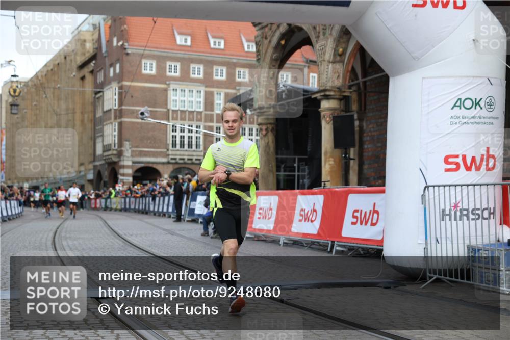 05.10.2025 - 20. swb-Marathon Bremen Yannick Fuchs http://msf.ph/oto/9248080 05.10.2025 10:43:54 Ziel 9270, 10559 meine-sportfotos.de