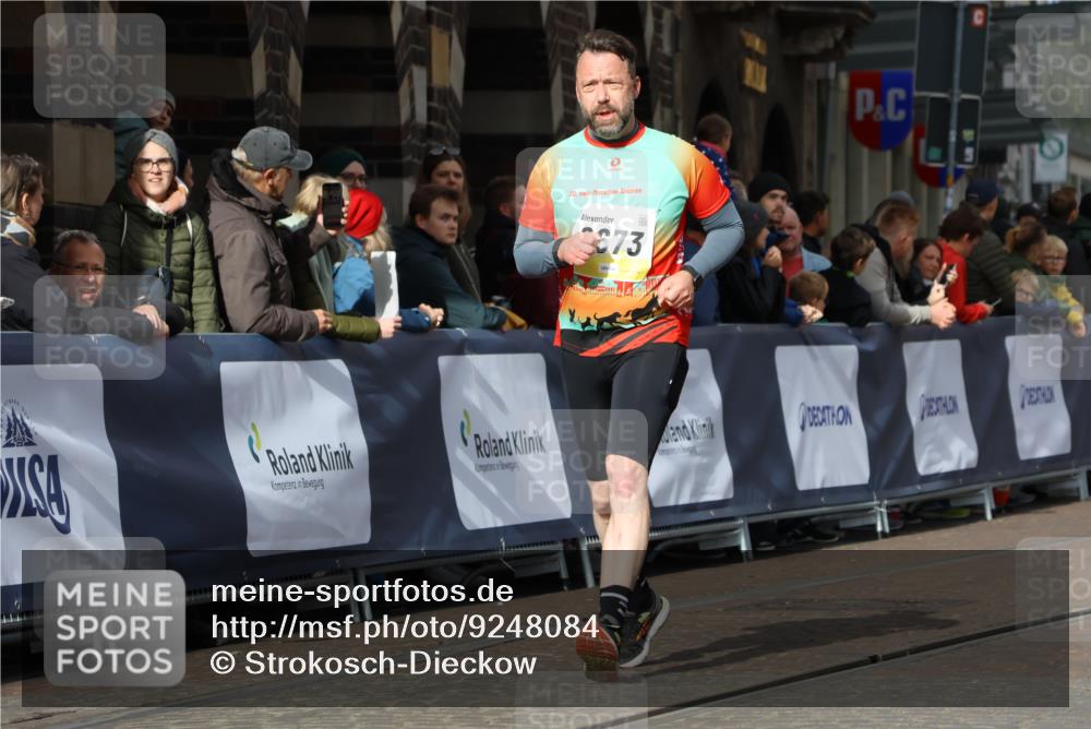 05.10.2025 - 20. swb-Marathon Bremen Strokosch-Dieckow http://msf.ph/oto/9248084 05.10.2025 10:59:48 Ziel 9378, 9473, 9673, 11582 meine-sportfotos.de
