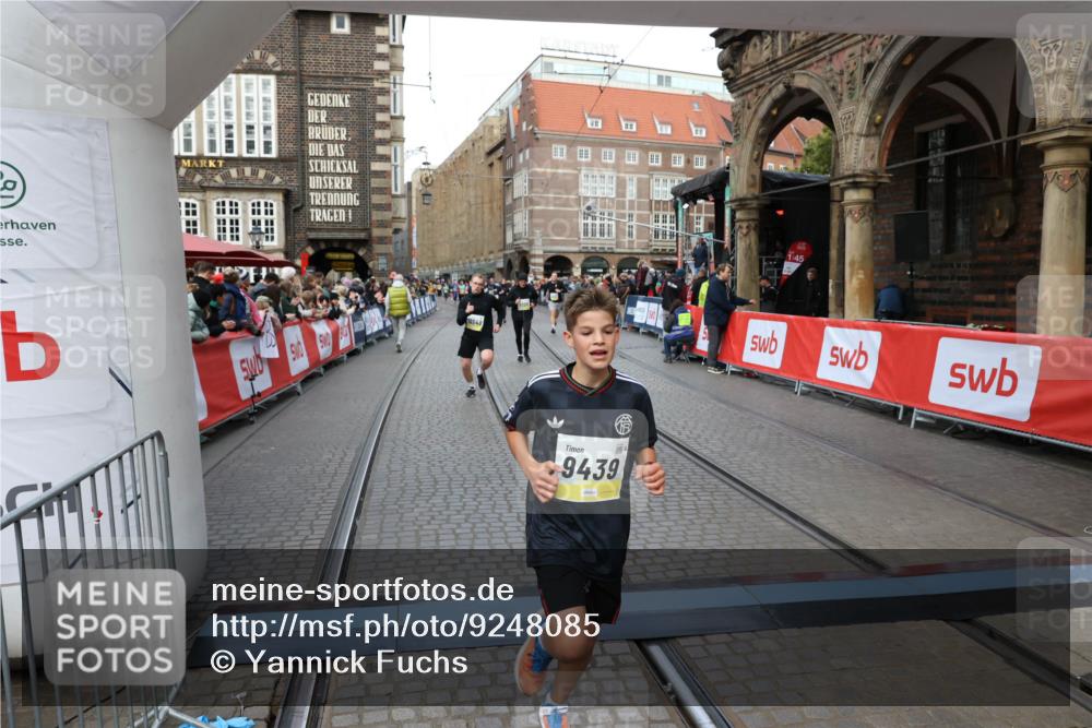 05.10.2025 - 20. swb-Marathon Bremen Yannick Fuchs http://msf.ph/oto/9248085 05.10.2025 10:52:43 Ziel 8888, 9209, 9439, 9903, 10327, 10388, 10548, 10608, 11283, 11387, 11413 meine-sportfotos.de