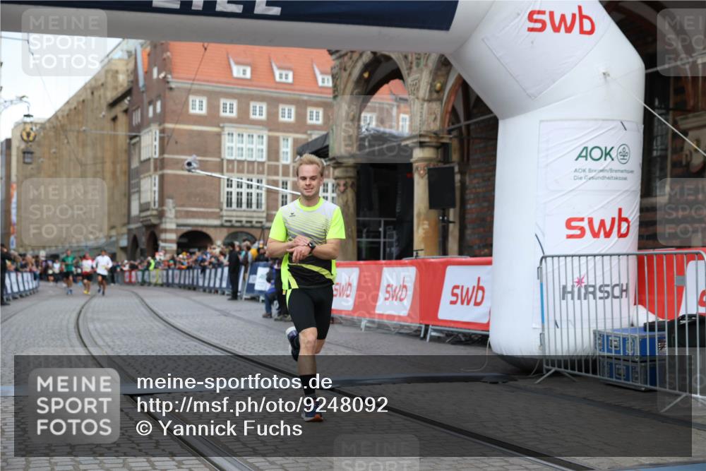 05.10.2025 - 20. swb-Marathon Bremen Yannick Fuchs http://msf.ph/oto/9248092 05.10.2025 10:43:54 Ziel 9270, 10559 meine-sportfotos.de