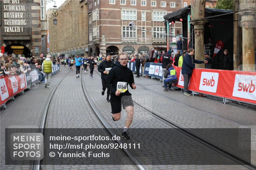 05.10.2025 - 20. swb-Marathon Bremen Yannick Fuchs http://msf.ph/oto/9248111 05.10.2025 10:52:44 Ziel 8888, 9209, 9439, 9903, 10327, 10388, 10548, 11283, 11387, 11413 meine-sportfotos.de