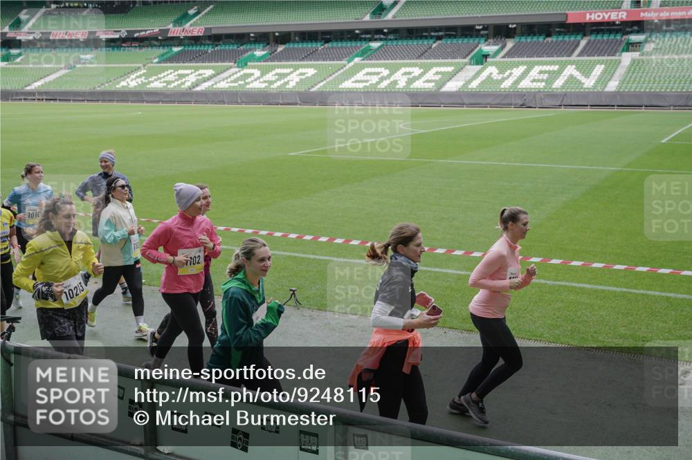 05.10.2025 - 20. swb-Marathon Bremen Michael Burmester http://msf.ph/oto/9248115 05.10.2025 10:39:01 Laufen im Stadion 7199, 7788, 8123, 9182, 9184, 9229, 9235, 9269, 9300, 9322, 9324, 9331, 9335, 9379, 9394, 9398, 9409, 9515, 9610, 9628, 9660, 9668, 9707, 9750, 9752, 9765, 9771, 9782, 9850, 9890, 9915, 9927, 9940, 9944, 9978, 9998, 10106, 10142, 10205, 10213, 10255, 10258, 10297, 10371, 10404, 10405, 10439, 10446, 10478, 10483, 10498, 10511, 10529, 10551, 10557, 10623, 10734, 10853, 9189, 9210, 9468, 9486, 9813, 9858, 10033 meine-sportfotos.de