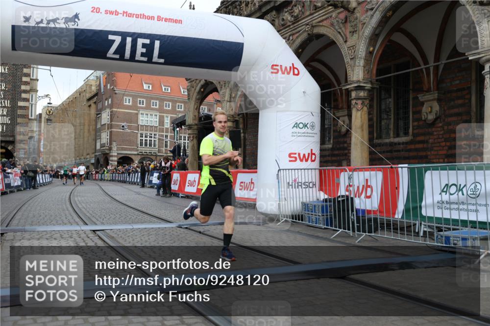 05.10.2025 - 20. swb-Marathon Bremen Yannick Fuchs http://msf.ph/oto/9248120 05.10.2025 10:43:55 Ziel 9270, 10559 meine-sportfotos.de