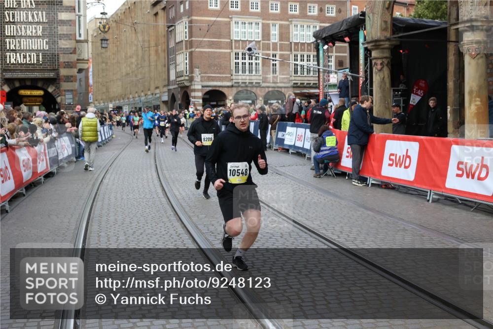 05.10.2025 - 20. swb-Marathon Bremen Yannick Fuchs http://msf.ph/oto/9248123 05.10.2025 10:52:44 Ziel 8888, 9209, 9439, 9903, 10327, 10388, 10548, 11283, 11387, 11413 meine-sportfotos.de
