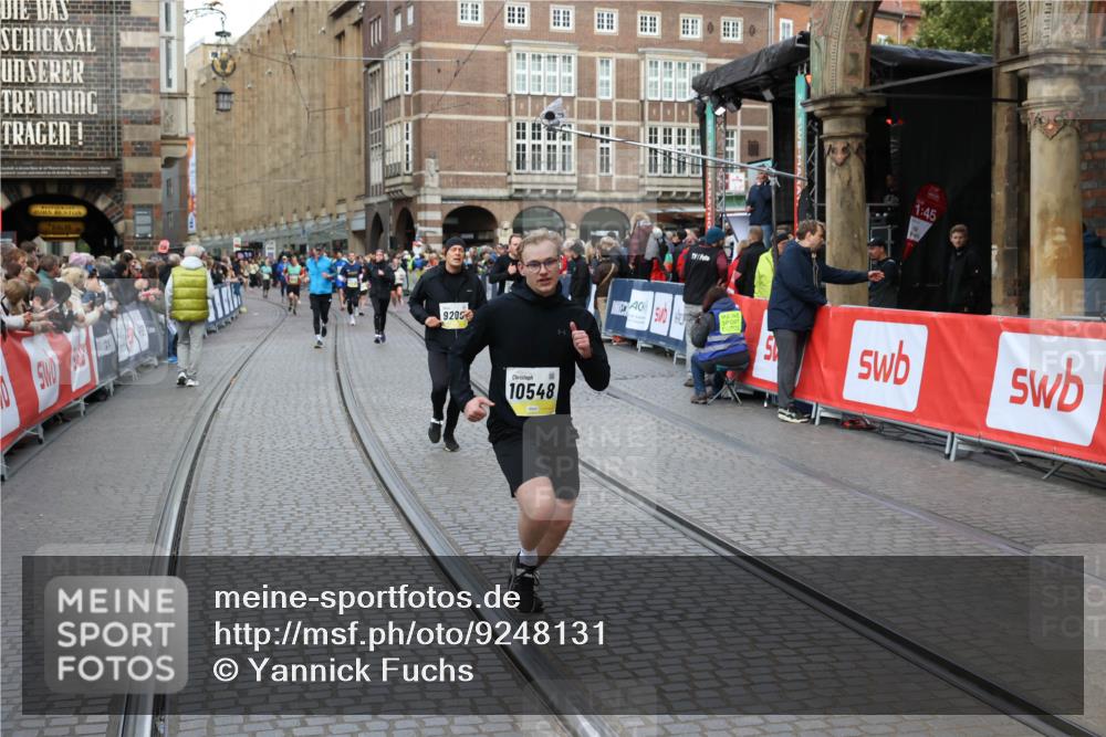 05.10.2025 - 20. swb-Marathon Bremen Yannick Fuchs http://msf.ph/oto/9248131 05.10.2025 10:52:44 Ziel 8888, 9209, 9439, 9903, 10327, 10388, 10548, 11283, 11387, 11413 meine-sportfotos.de