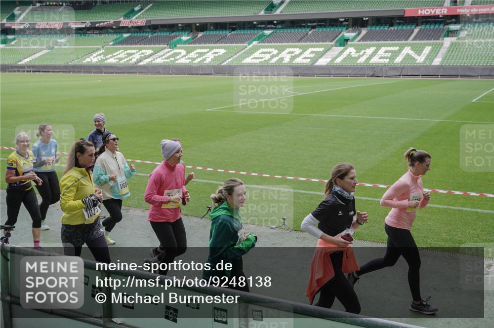 05.10.2025 - 20. swb-Marathon Bremen Michael Burmester http://msf.ph/oto/9248138 05.10.2025 10:39:01 Laufen im Stadion 7199, 7788, 8123, 9182, 9184, 9229, 9235, 9269, 9300, 9322, 9324, 9331, 9335, 9379, 9394, 9398, 9409, 9515, 9610, 9628, 9660, 9668, 9707, 9750, 9752, 9765, 9771, 9782, 9850, 9890, 9915, 9927, 9940, 9944, 9978, 9998, 10106, 10142, 10205, 10213, 10255, 10258, 10297, 10371, 10404, 10405, 10439, 10446, 10478, 10483, 10498, 10511, 10529, 10551, 10557, 10623, 10734, 10853, 9189, 9210, 9468, 9486, 9813, 9858, 10033 meine-sportfotos.de