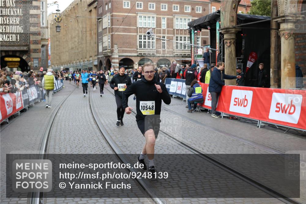 05.10.2025 - 20. swb-Marathon Bremen Yannick Fuchs http://msf.ph/oto/9248139 05.10.2025 10:52:44 Ziel 8888, 9209, 9439, 9903, 10327, 10388, 10548, 11283, 11387, 11413 meine-sportfotos.de