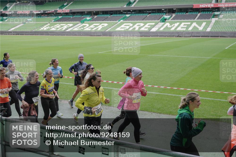 05.10.2025 - 20. swb-Marathon Bremen Michael Burmester http://msf.ph/oto/9248159 05.10.2025 10:39:01 Laufen im Stadion 7199, 7788, 8123, 9182, 9184, 9229, 9235, 9269, 9300, 9322, 9324, 9331, 9335, 9379, 9394, 9398, 9409, 9515, 9610, 9628, 9660, 9668, 9707, 9750, 9752, 9765, 9771, 9782, 9850, 9890, 9915, 9927, 9940, 9944, 9978, 9998, 10106, 10142, 10205, 10213, 10255, 10258, 10297, 10371, 10404, 10405, 10439, 10446, 10478, 10483, 10498, 10511, 10529, 10551, 10557, 10623, 10734, 10853, 9189, 9210, 9468, 9486, 9813, 9858, 10033 meine-sportfotos.de