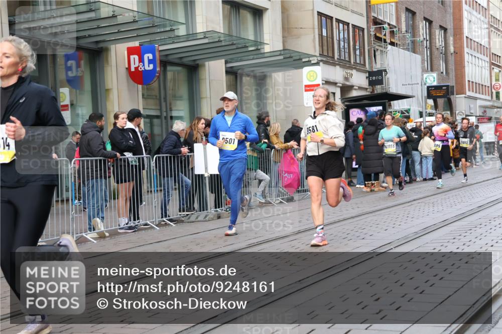 05.10.2025 - 20. swb-Marathon Bremen Strokosch-Dieckow http://msf.ph/oto/9248161 05.10.2025 10:52:35 Ziel 9187, 9214, 9284, 9501, 9581, 9650, 9830, 9918, 9985, 10064, 10128, 10308, 10309, 10514, 10539, 10779, 10833, 10955, 10997, 11012, 11259, 11300, 11382, 11398, 11411, 11417, 11450, 11587, 11722, 9187, 9214, 9284, 9501, 9581, 9650, 9830, 9918, 9985, 10064, 10128, 10308, 10309, 10514, 10539, 10779, 10833, 10955, 10997, 11012, 11382, 11398, 11417, 11450, 11587, 11722 meine-sportfotos.de