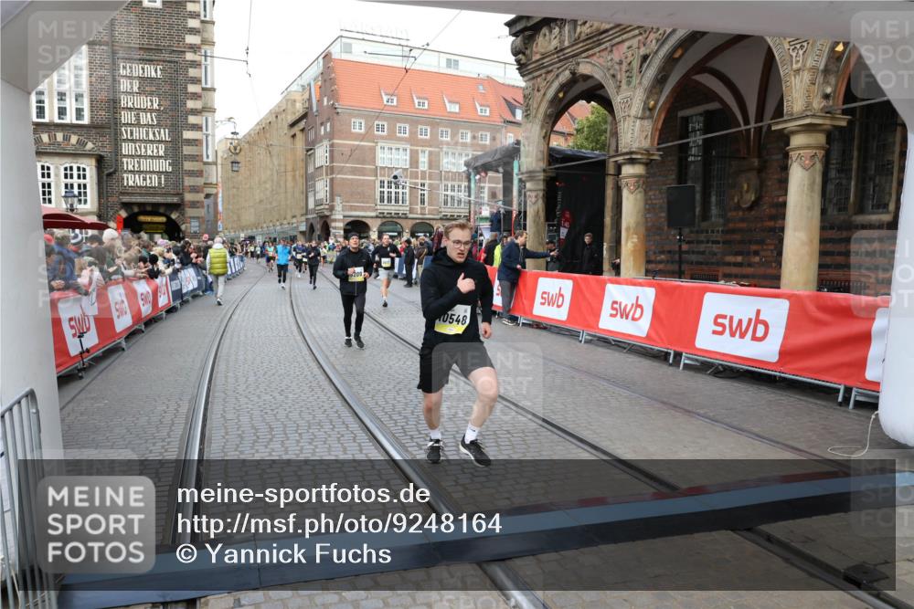 05.10.2025 - 20. swb-Marathon Bremen Yannick Fuchs http://msf.ph/oto/9248164 05.10.2025 10:52:44 Ziel 8888, 9209, 9439, 9903, 10327, 10388, 10548, 11283, 11387, 11413 meine-sportfotos.de