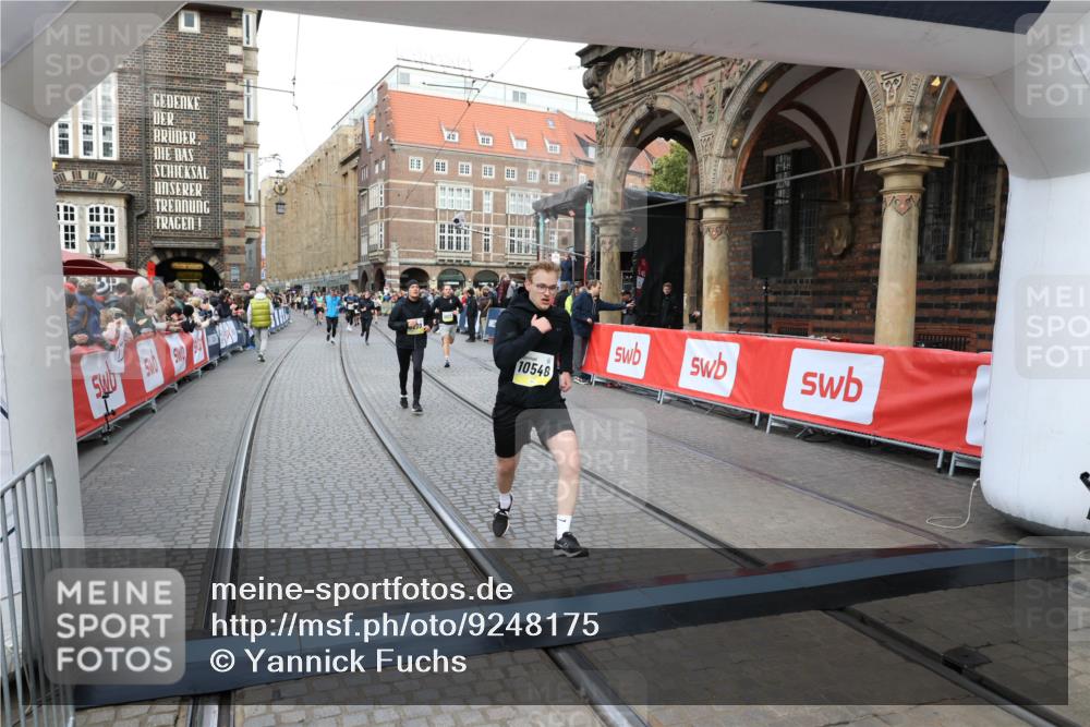 05.10.2025 - 20. swb-Marathon Bremen Yannick Fuchs http://msf.ph/oto/9248175 05.10.2025 10:52:44 Ziel 8888, 9209, 9439, 9903, 10327, 10388, 10548, 11283, 11387, 11413 meine-sportfotos.de