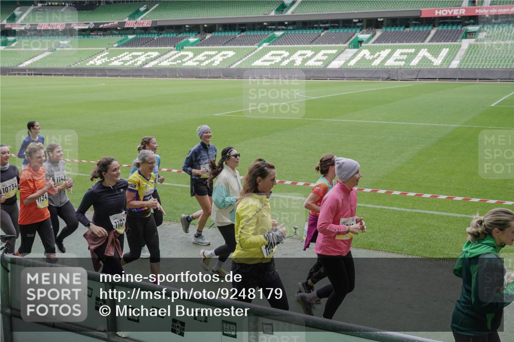 05.10.2025 - 20. swb-Marathon Bremen Michael Burmester http://msf.ph/oto/9248179 05.10.2025 10:39:01 Laufen im Stadion 7199, 7788, 8123, 9182, 9184, 9229, 9235, 9269, 9300, 9322, 9324, 9331, 9335, 9379, 9394, 9398, 9409, 9515, 9610, 9628, 9660, 9668, 9707, 9750, 9752, 9765, 9771, 9782, 9850, 9890, 9915, 9927, 9940, 9944, 9978, 9998, 10106, 10142, 10205, 10213, 10255, 10258, 10297, 10371, 10404, 10405, 10439, 10446, 10478, 10483, 10498, 10511, 10529, 10551, 10557, 10623, 10734, 10853, 9189, 9210, 9468, 9486, 9813, 9858, 10033 meine-sportfotos.de