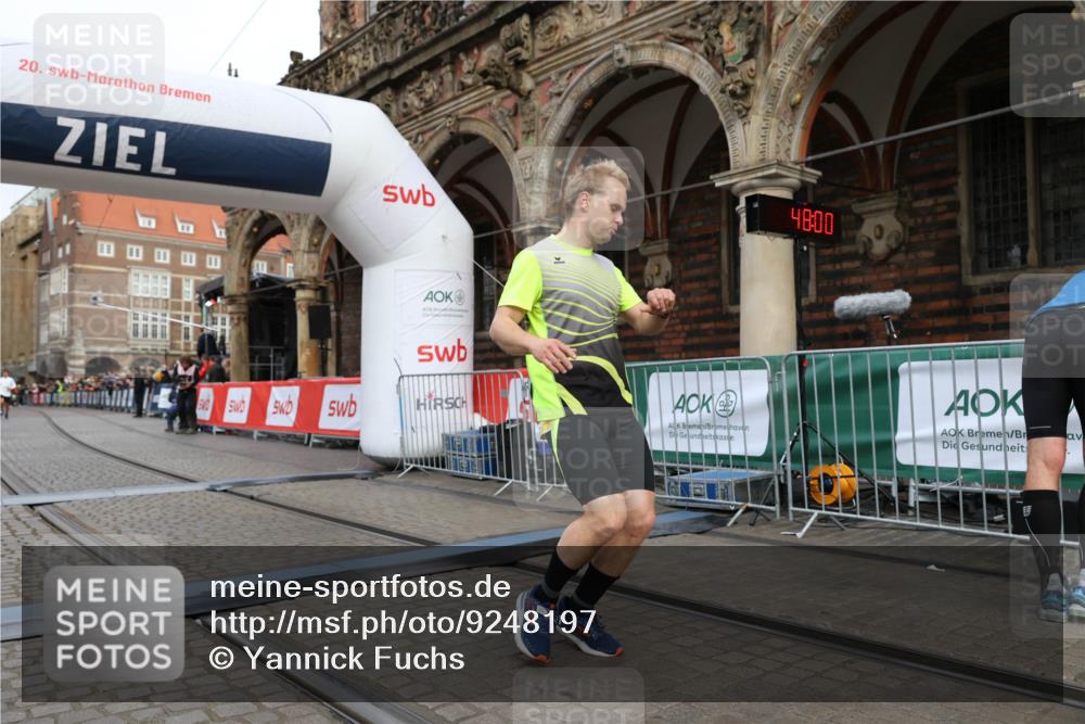 05.10.2025 - 20. swb-Marathon Bremen Yannick Fuchs http://msf.ph/oto/9248197 05.10.2025 10:43:56 Ziel 9270, 10559 meine-sportfotos.de