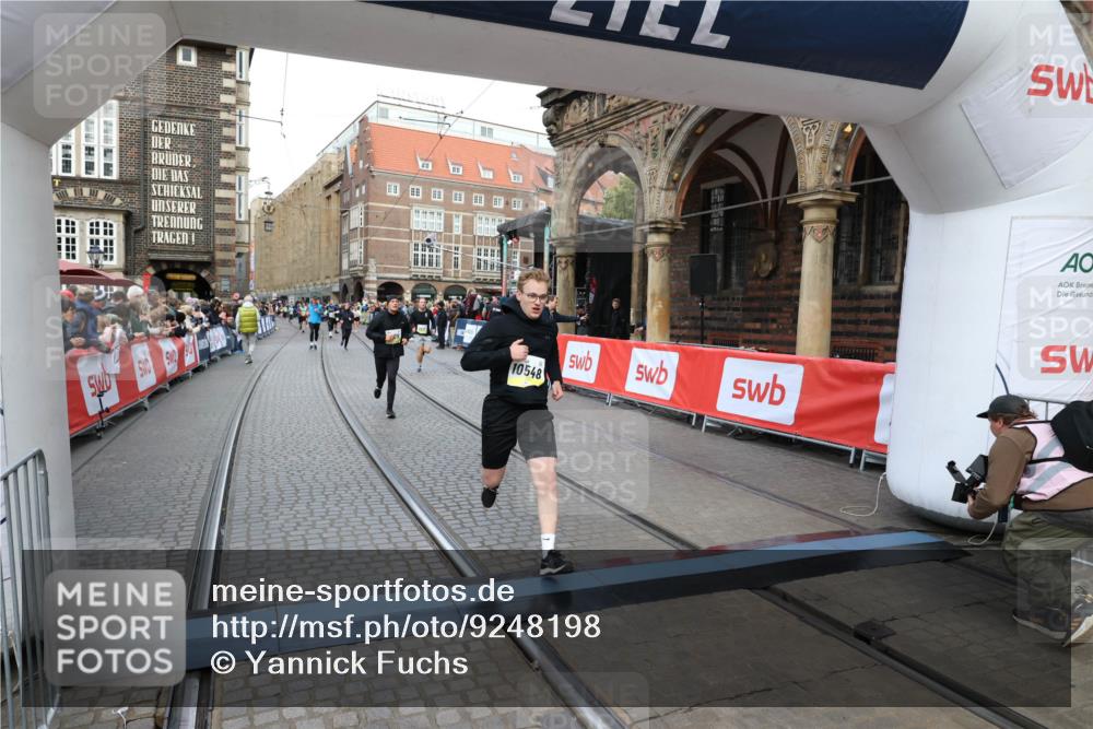05.10.2025 - 20. swb-Marathon Bremen Yannick Fuchs http://msf.ph/oto/9248198 05.10.2025 10:52:45 Ziel 8888, 9209, 9439, 9517, 9903, 10388, 10548, 11283, 11387, 11413 meine-sportfotos.de