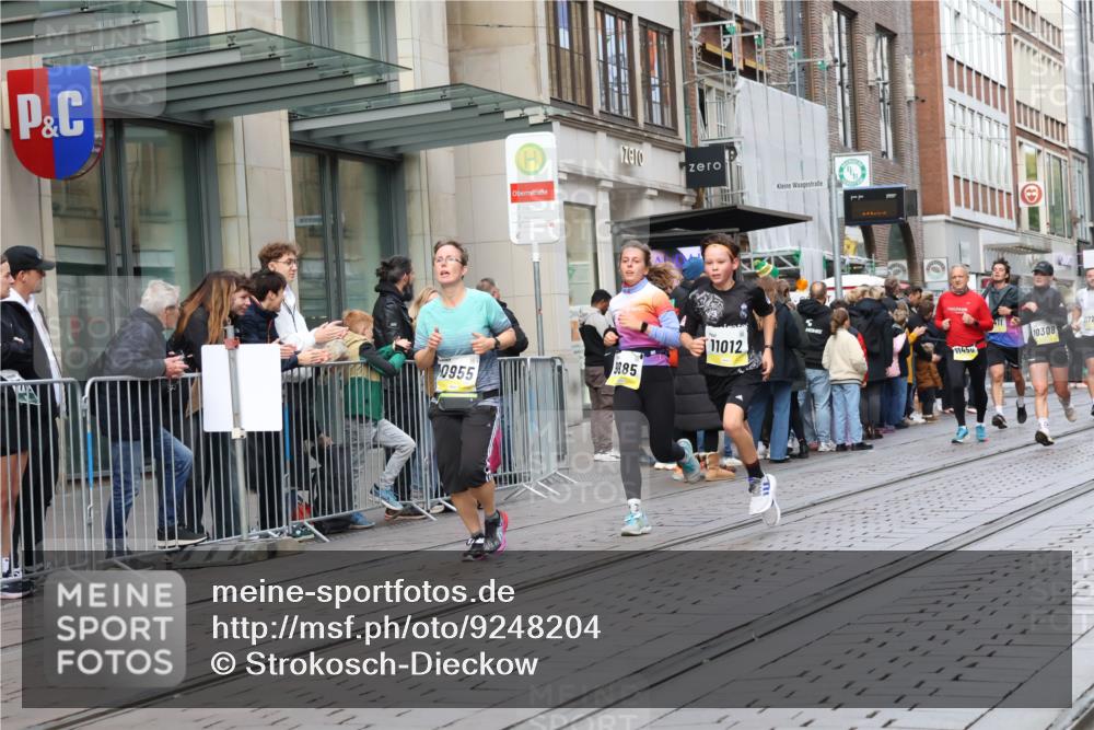 05.10.2025 - 20. swb-Marathon Bremen Strokosch-Dieckow http://msf.ph/oto/9248204 05.10.2025 10:52:37 Ziel 9187, 9214, 9284, 9501, 9581, 9650, 9703, 9830, 9918, 9985, 10064, 10128, 10308, 10309, 10514, 10539, 10779, 10833, 10955, 10997, 11012, 11259, 11300, 11382, 11398, 11411, 11417, 11450, 11587, 11722, 9187, 9214, 9284, 9501, 9581, 9650, 9703, 9830, 9918, 9985, 10064, 10128, 10308, 10309, 10514, 10539, 10779, 10833, 10955, 10997, 11012, 11382, 11398, 11417, 11450, 11587, 11722 meine-sportfotos.de