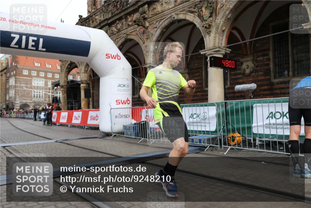 05.10.2025 - 20. swb-Marathon Bremen Yannick Fuchs http://msf.ph/oto/9248210 05.10.2025 10:43:56 Ziel 9270, 10559 meine-sportfotos.de