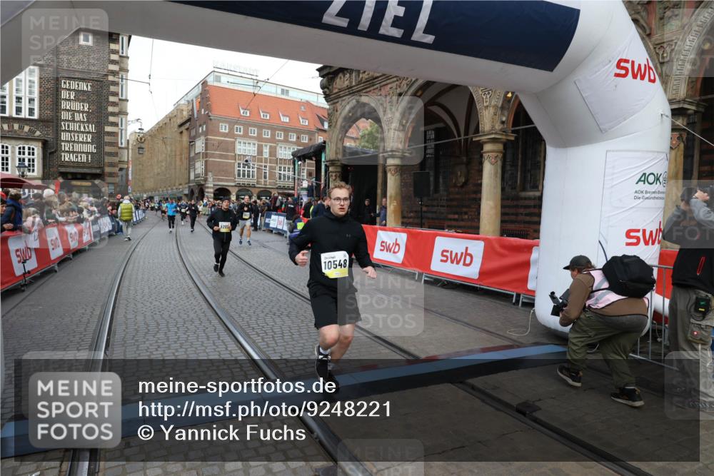05.10.2025 - 20. swb-Marathon Bremen Yannick Fuchs http://msf.ph/oto/9248221 05.10.2025 10:52:45 Ziel 8888, 9209, 9439, 9517, 9903, 10388, 10548, 11283, 11387, 11413 meine-sportfotos.de