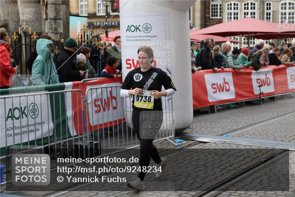 05.10.2025 - 20. swb-Marathon Bremen Yannick Fuchs http://msf.ph/oto/9248234 05.10.2025 11:12:40 Ziel 9736, 10282 meine-sportfotos.de