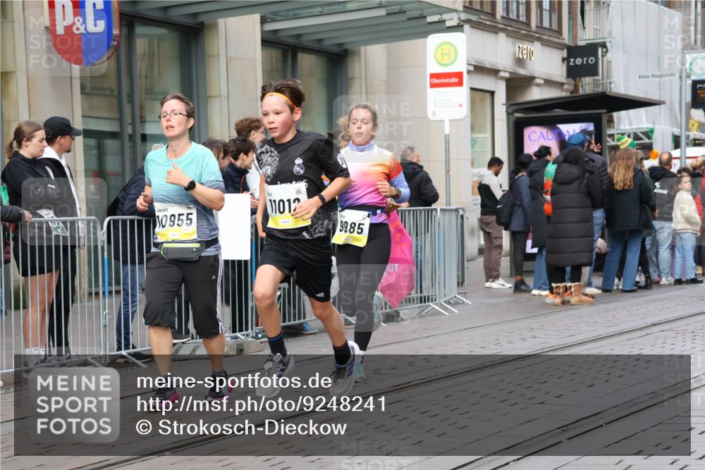 05.10.2025 - 20. swb-Marathon Bremen Strokosch-Dieckow http://msf.ph/oto/9248241 05.10.2025 10:52:37 Ziel 9187, 9214, 9284, 9501, 9581, 9650, 9703, 9830, 9918, 9985, 10064, 10128, 10308, 10309, 10514, 10539, 10779, 10833, 10955, 10997, 11012, 11259, 11300, 11382, 11398, 11411, 11417, 11450, 11587, 11722, 9187, 9214, 9284, 9501, 9581, 9650, 9703, 9830, 9918, 9985, 10064, 10128, 10308, 10309, 10514, 10539, 10779, 10833, 10955, 10997, 11012, 11382, 11398, 11417, 11450, 11587, 11722 meine-sportfotos.de