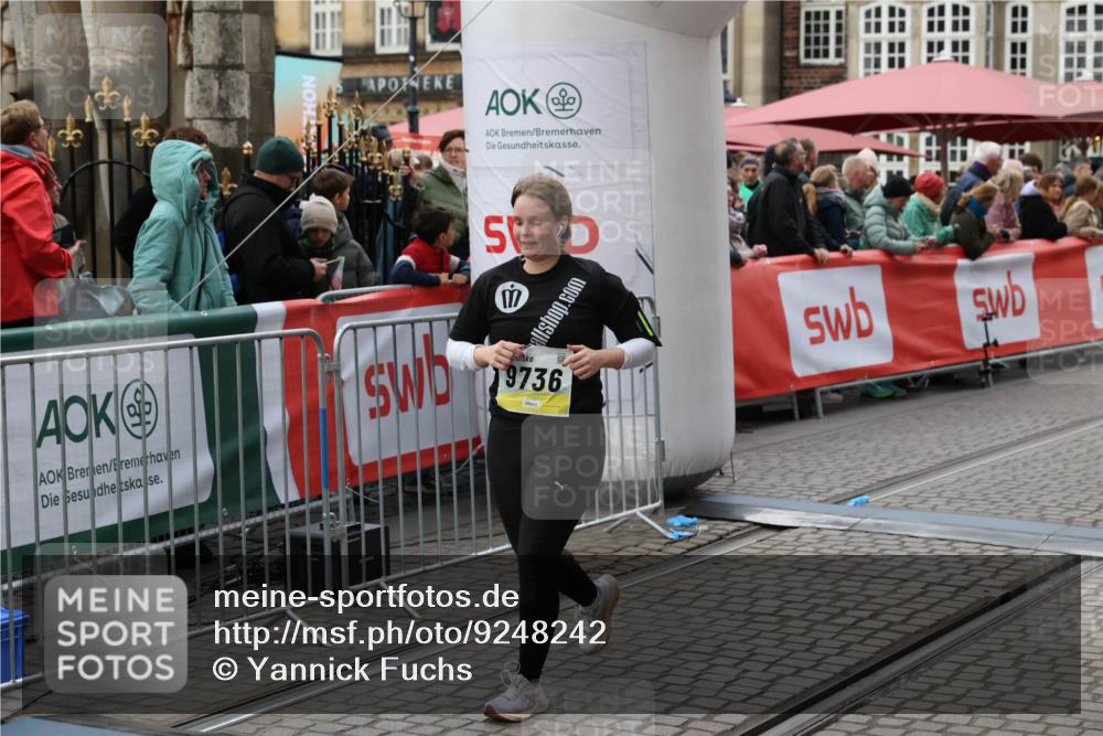 05.10.2025 - 20. swb-Marathon Bremen Yannick Fuchs http://msf.ph/oto/9248242 05.10.2025 11:12:40 Ziel 9736, 10282 meine-sportfotos.de