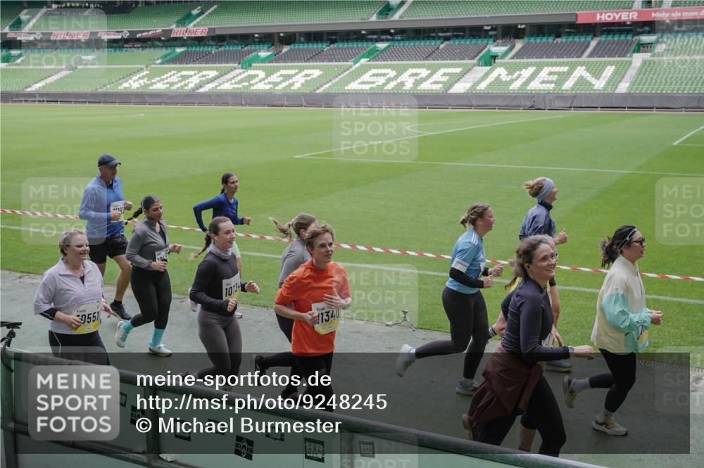 05.10.2025 - 20. swb-Marathon Bremen Michael Burmester http://msf.ph/oto/9248245 05.10.2025 10:39:03 Laufen im Stadion 7199, 7654, 7788, 8123, 9182, 9184, 9224, 9225, 9229, 9235, 9269, 9300, 9322, 9324, 9331, 9335, 9379, 9394, 9398, 9409, 9515, 9610, 9628, 9660, 9668, 9750, 9752, 9765, 9771, 9782, 9850, 9890, 9908, 9915, 9927, 9940, 9944, 9978, 9998, 10018, 10021, 10106, 10142, 10205, 10213, 10255, 10258, 10297, 10371, 10404, 10405, 10439, 10446, 10478, 10483, 10498, 10511, 10529, 10551, 10557, 10623, 10734, 10853, 9189, 9210, 9468, 9813, 9858, 10033 meine-sportfotos.de