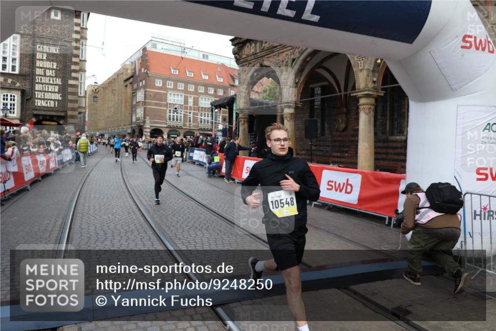 05.10.2025 - 20. swb-Marathon Bremen Yannick Fuchs http://msf.ph/oto/9248250 05.10.2025 10:52:45 Ziel 8888, 9209, 9439, 9517, 9903, 10388, 10548, 11283, 11387, 11413 meine-sportfotos.de