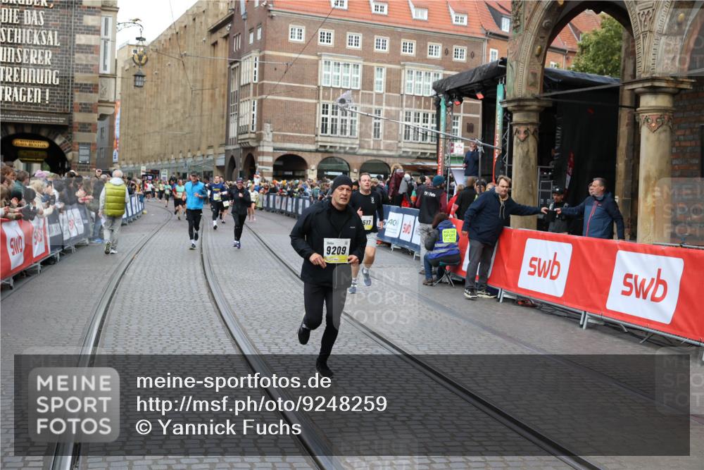 05.10.2025 - 20. swb-Marathon Bremen Yannick Fuchs http://msf.ph/oto/9248259 05.10.2025 10:52:45 Ziel 8888, 9209, 9439, 9517, 9903, 10388, 10548, 11283, 11387, 11413 meine-sportfotos.de