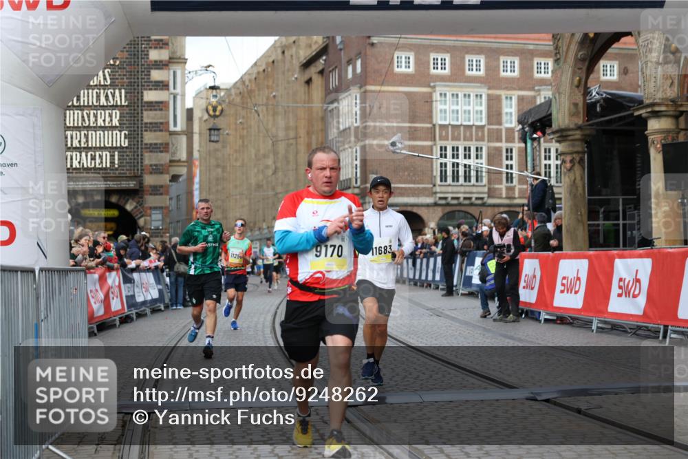 05.10.2025 - 20. swb-Marathon Bremen Yannick Fuchs http://msf.ph/oto/9248262 05.10.2025 10:44:02 Ziel 9170, 9865, 11256, 11683 meine-sportfotos.de