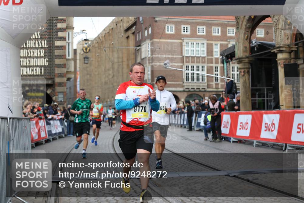 05.10.2025 - 20. swb-Marathon Bremen Yannick Fuchs http://msf.ph/oto/9248272 05.10.2025 10:44:02 Ziel 9170, 9865, 11256, 11683 meine-sportfotos.de