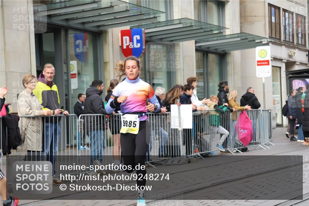 05.10.2025 - 20. swb-Marathon Bremen Strokosch-Dieckow http://msf.ph/oto/9248274 05.10.2025 10:52:39 Ziel 9187, 9214, 9284, 9449, 9501, 9581, 9650, 9703, 9830, 9918, 9985, 10064, 10128, 10242, 10308, 10309, 10349, 10466, 10514, 10539, 10779, 10955, 10997, 11012, 11259, 11300, 11382, 11398, 11411, 11417, 11450, 11722, 9187, 9214, 9284, 9449, 9501, 9581, 9650, 9703, 9830, 9918, 9985, 10064, 10128, 10242, 10308, 10309, 10349, 10466, 10514, 10539, 10779, 10955, 10997, 11012, 11382, 11398, 11417, 11450, 11722 meine-sportfotos.de