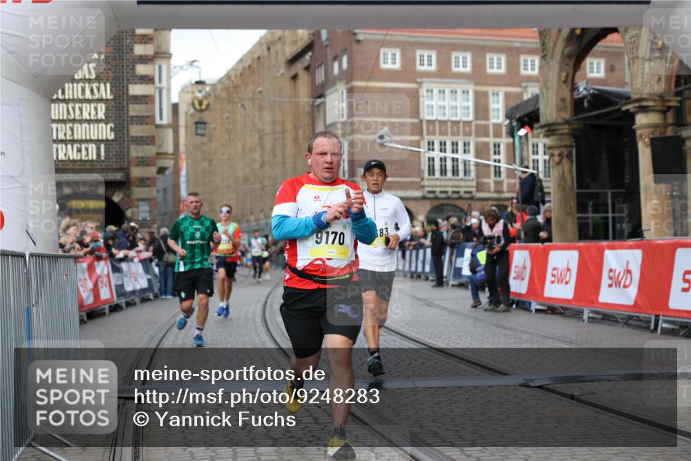 05.10.2025 - 20. swb-Marathon Bremen Yannick Fuchs http://msf.ph/oto/9248283 05.10.2025 10:44:02 Ziel 9170, 9865, 11256, 11683 meine-sportfotos.de