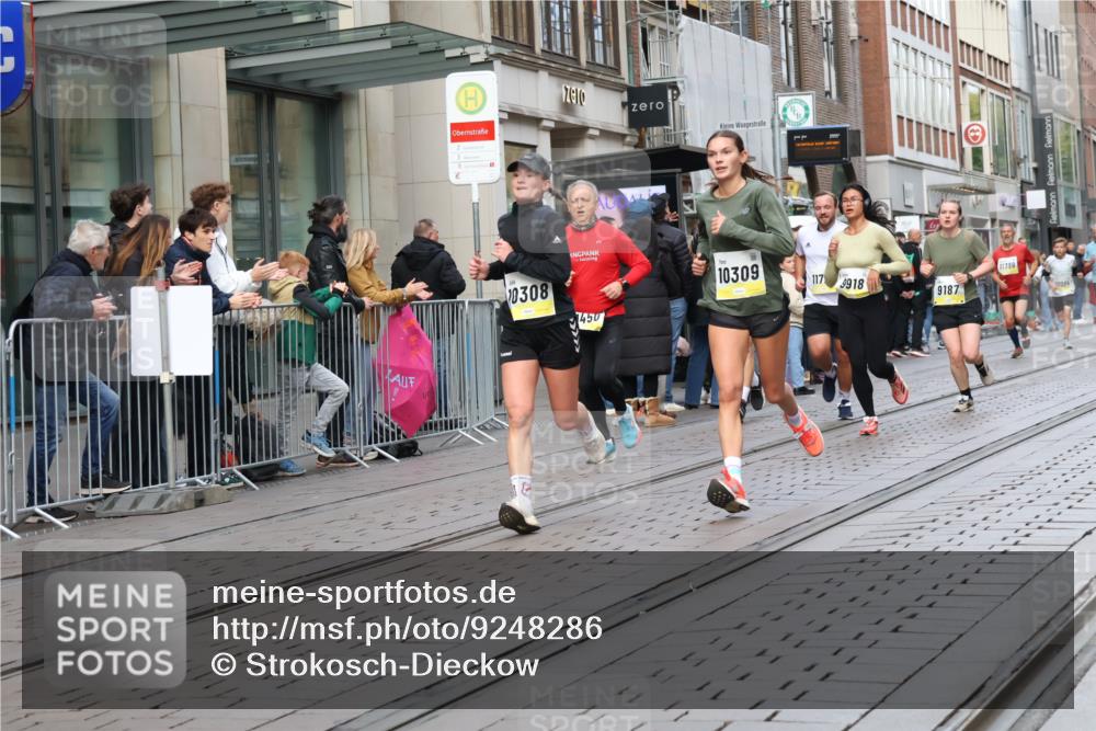 05.10.2025 - 20. swb-Marathon Bremen Strokosch-Dieckow http://msf.ph/oto/9248286 05.10.2025 10:52:40 Ziel 9187, 9214, 9284, 9449, 9501, 9581, 9650, 9703, 9830, 9834, 9918, 9985, 10064, 10128, 10242, 10308, 10309, 10349, 10460, 10466, 10514, 10539, 10779, 10955, 10997, 11259, 11300, 11382, 11398, 11411, 11417, 11450, 11722, 9187, 9214, 9284, 9449, 9501, 9581, 9650, 9703, 9830, 9834, 9918, 9985, 10064, 10128, 10242, 10308, 10309, 10349, 10460, 10466, 10514, 10539, 10779, 10955, 10997, 11382, 11398, 11417, 11450, 11722 meine-sportfotos.de