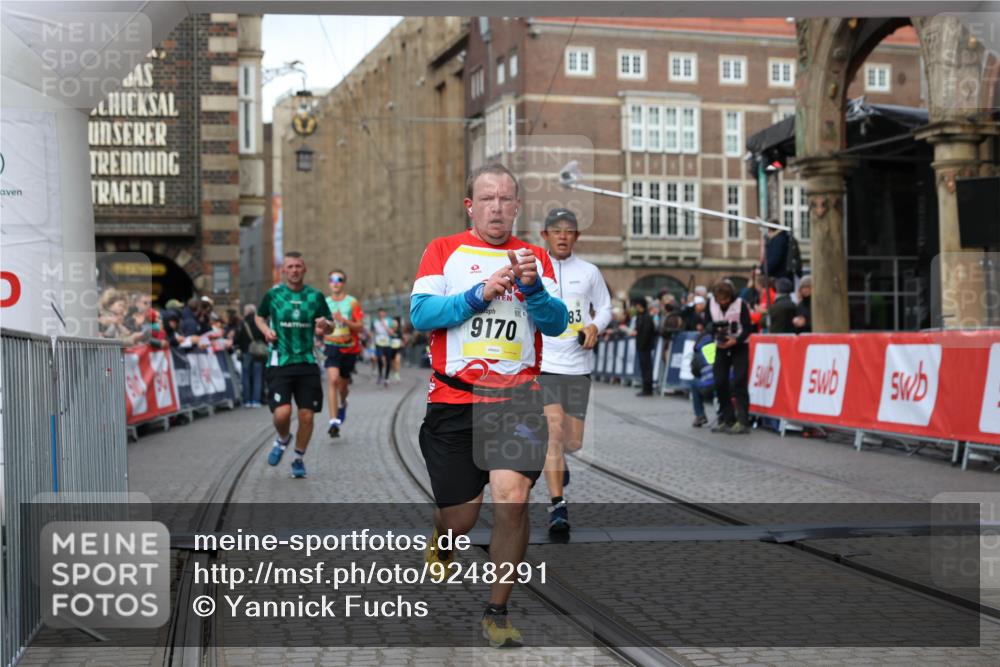 05.10.2025 - 20. swb-Marathon Bremen Yannick Fuchs http://msf.ph/oto/9248291 05.10.2025 10:44:03 Ziel 9170, 9865, 11256, 11683 meine-sportfotos.de