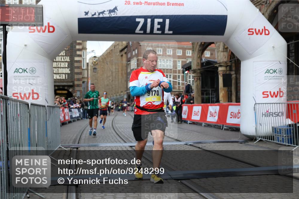 05.10.2025 - 20. swb-Marathon Bremen Yannick Fuchs http://msf.ph/oto/9248299 05.10.2025 10:44:03 Ziel 9170, 9865, 11256, 11683 meine-sportfotos.de
