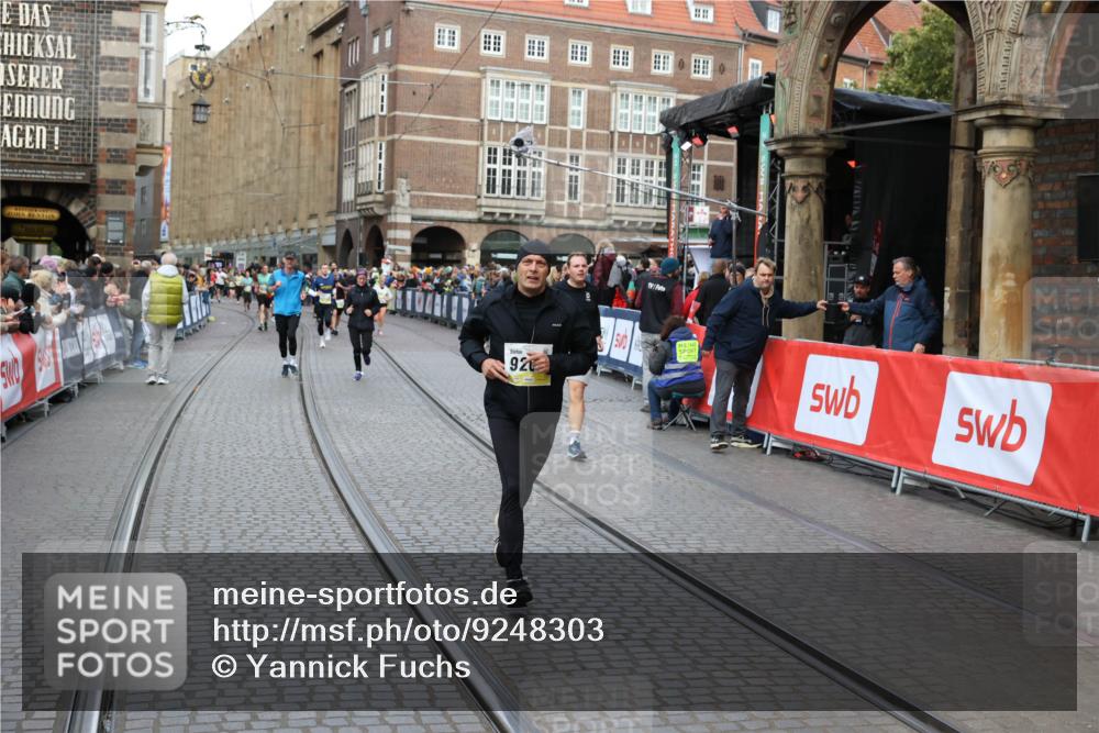05.10.2025 - 20. swb-Marathon Bremen Yannick Fuchs http://msf.ph/oto/9248303 05.10.2025 10:52:46 Ziel 8888, 9209, 9439, 9517, 9903, 10388, 10548, 11283, 11413 meine-sportfotos.de
