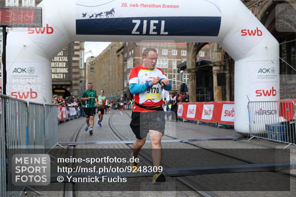 05.10.2025 - 20. swb-Marathon Bremen Yannick Fuchs http://msf.ph/oto/9248309 05.10.2025 10:44:03 Ziel 9170, 9865, 11256, 11683 meine-sportfotos.de