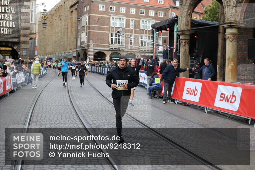 05.10.2025 - 20. swb-Marathon Bremen Yannick Fuchs http://msf.ph/oto/9248312 05.10.2025 10:52:46 Ziel 8888, 9209, 9439, 9517, 9903, 10388, 10548, 11283, 11413 meine-sportfotos.de